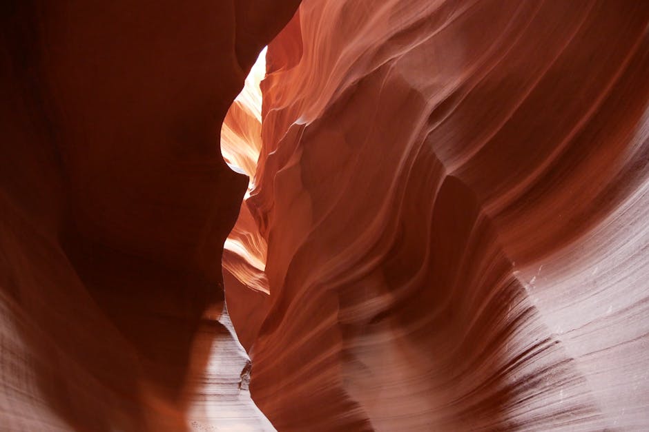 Otkrijte zadivljujuće stijenske formacije Antelope Canyona sa živopisnim bojama